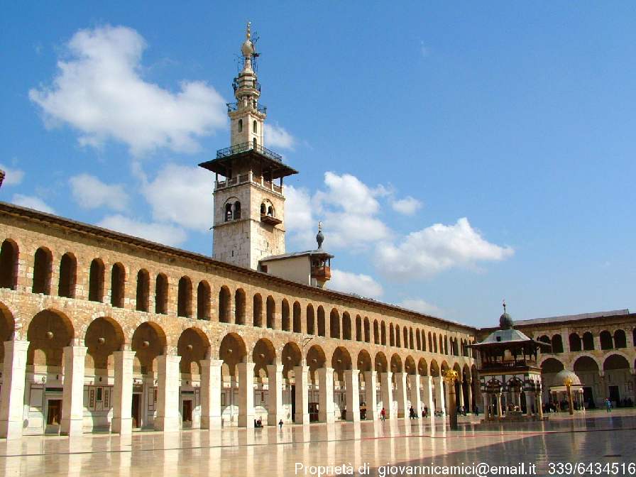 Damasco--interno_della_moschea_degli_Omayyadi